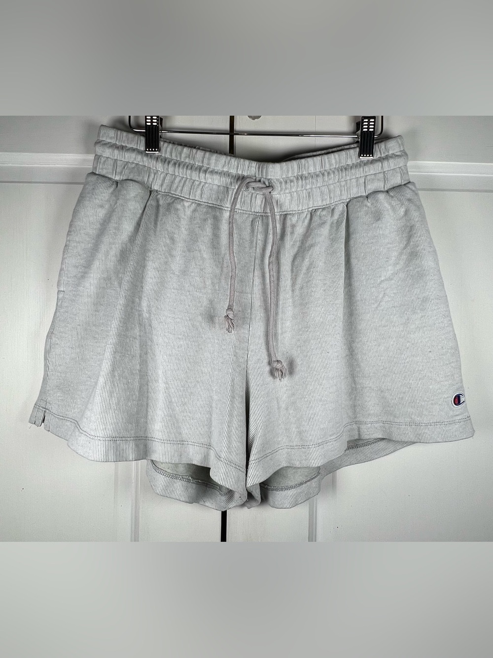 Champion Women’s Ribbed Light Gray Flowy Shorts Drawstring Pockets Sz Large